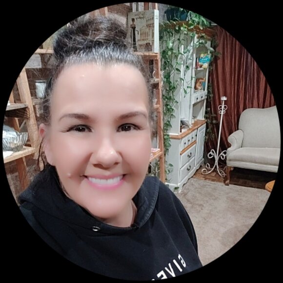 Meet your Posher, Renea - Picture 1 of 2